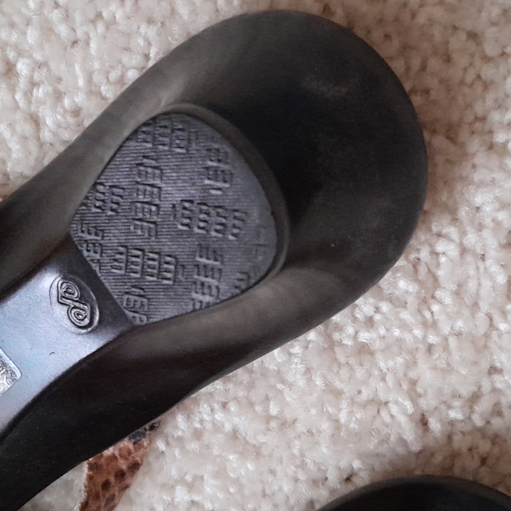 Shoes - Picture 5 of 6